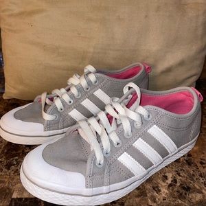 Adidas Honey Lo Sneakers :: Women’s Size 7 :: Grey/Pink